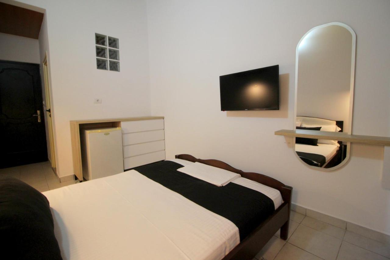 Jericho Rooms Sarande Bagian luar foto